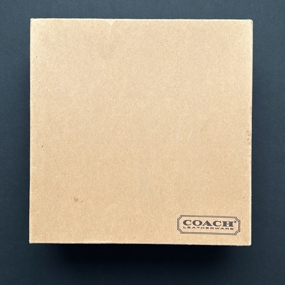 12/13 AT 3:00 PM EST COACH TALK
Vintage Coach 💼 👜……..and history!! - Picture 15 of 16